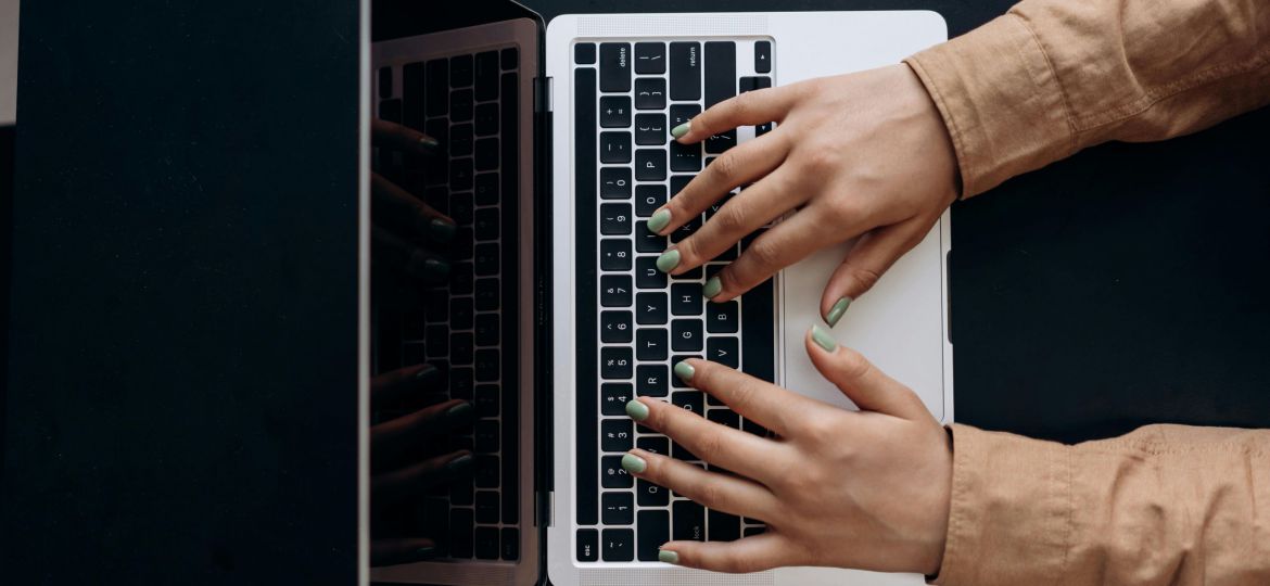 pexels-mikhail-nilov-6893919