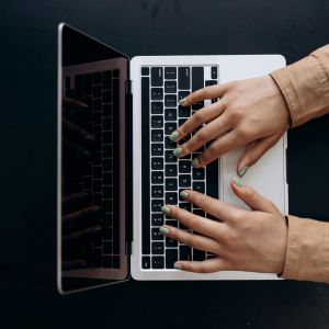 pexels-mikhail-nilov-6893919